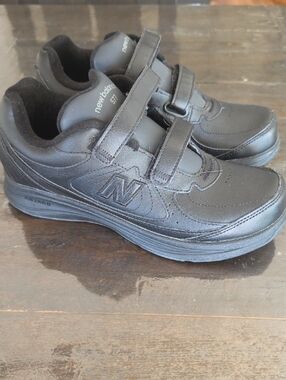 (10) New Balance Women's Black Double-Strap Sneakers Comfy Walking Neutral Class